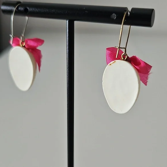 Chic Pink Bow Face Earrings - Picture 3 of 4